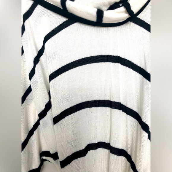 Black and white striped robe with belt, size M/G - Picture 4 of 6